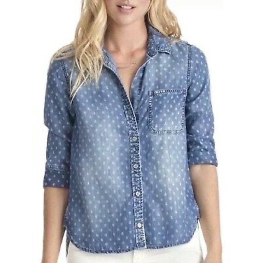 Cloth & Stone Blue Diamond Dot Chambray Button top